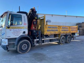 Camión DAF CF 85.460 con grúa