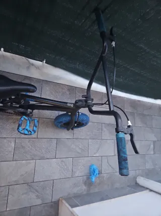Mini BMX con ruote blu