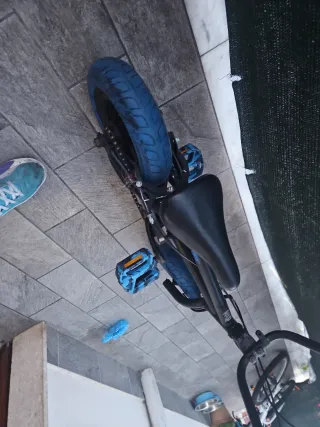 Mini BMX con ruote blu