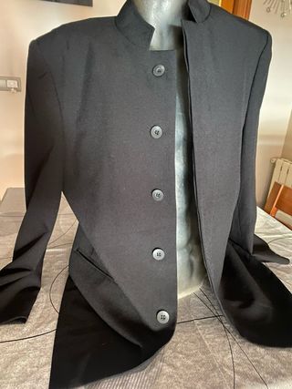 Americana negra cuello mao