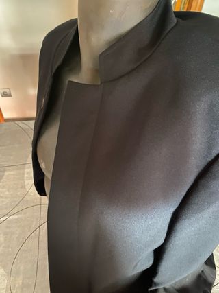 Americana negra cuello mao