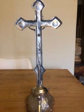 Antiguo Cristo de mesa plateado