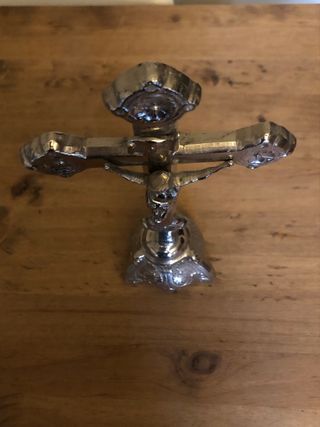 Antiguo Cristo de mesa plateado