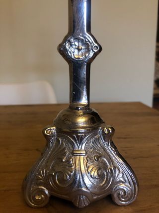 Antiguo Cristo de mesa plateado