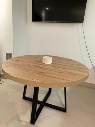 Mesa redonda madera patas negras