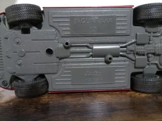 Coche a escala Jaguar XKR 1/18