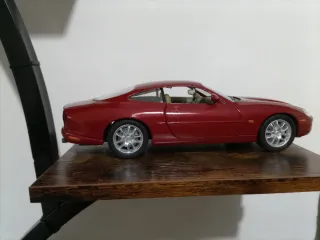 Coche a escala Jaguar XKR 1/18