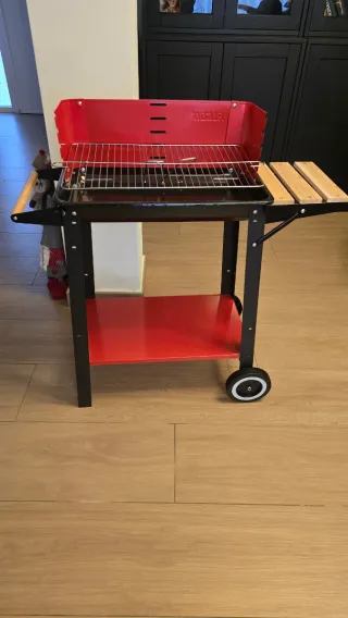 Barbacoa Negra y Roja Montada