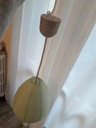 Lampadario di carta verde e corda