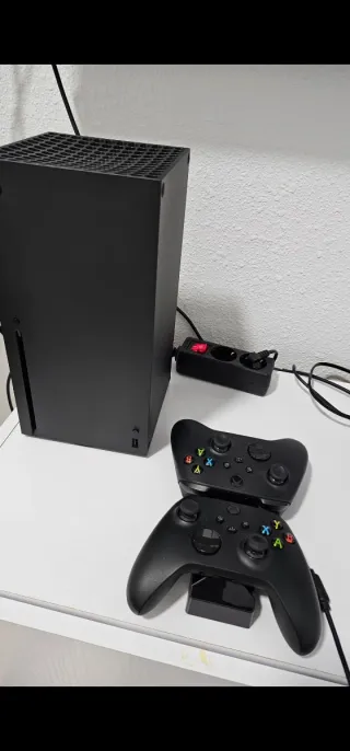 Vendo consola Xbox Series X + 2 mandos.