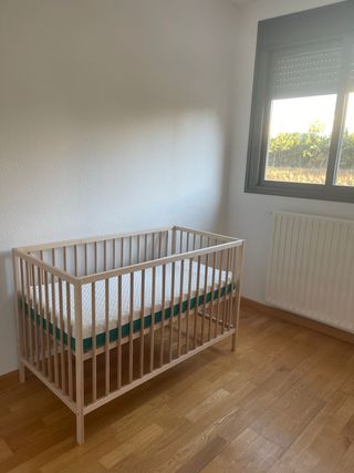 Cuna Ikea y colchón Lemur