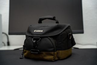 Canon EOS 1300D + Objetivo 18-55mm + Bolsa