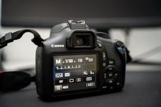 Canon EOS 1300D + Objetivo 18-55mm + Bolsa