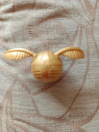 Snitch dorado Harry Potter + muñeco de Ron Weasley