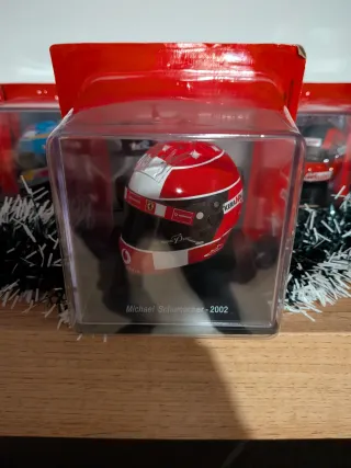 Casco Ferrari Michael Schumacher 2002 Spark 1:5