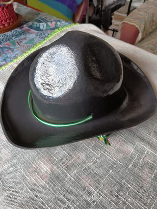 Sombrero negro estilo sheriff