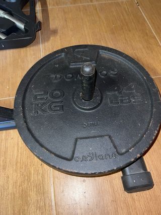 Banco de pesas con barra y discos