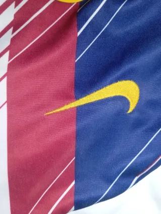 Sudadera FC Barcelona Multicolor y Blanca