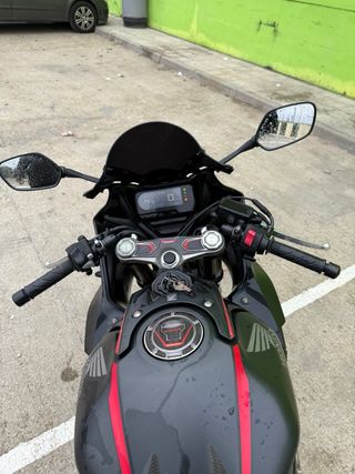 Honda CBR 650R Negra. A2