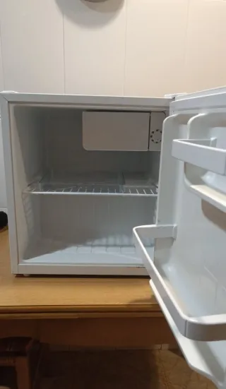 Nevera pequeña blanca Jocel