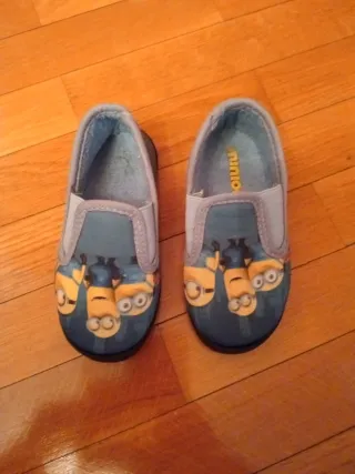 Zapatillas cerradas niño Minions y Patrulla Canina