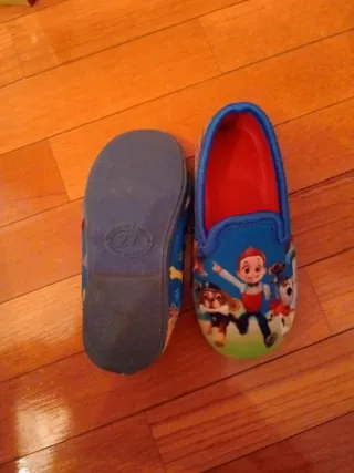 Zapatillas cerradas niño Minions y Patrulla Canina