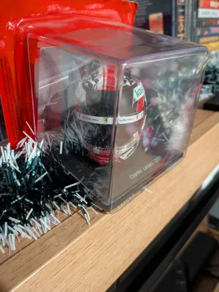 Casco Ferrari Charles Leclerc 2021 Spark, 1:5