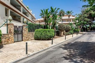 Piso en alquiler en Elviria en Marbella