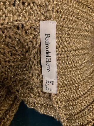 Jersey Pedro del Hierro dorado cuello alto