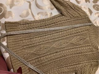 Jersey Pedro del Hierro dorado cuello alto