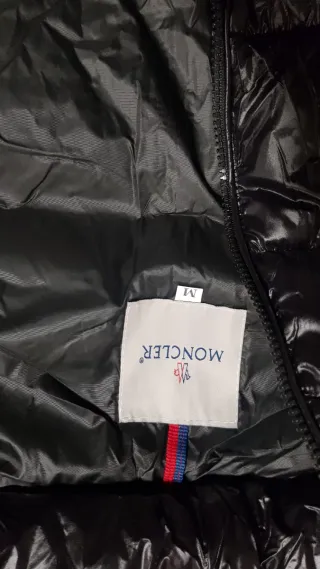 Chaleco Moncler Negro con Capucha