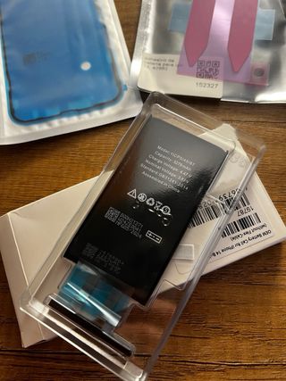 Batería y Adhesivos iPhone 14