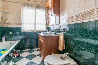 Casa adosada en venta en Loja