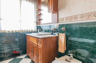 Casa adosada en venta en Loja