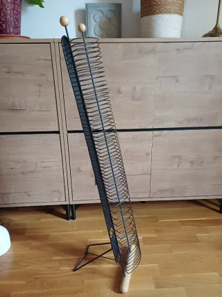 Torre para CDs metálica y de madera