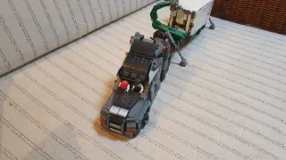 Camión Lego Mack Anthem (Modelo Pequeño)