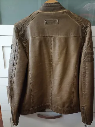 Chamarra de cuero café