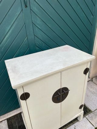 Mobiletto Orientale Bianco e nero