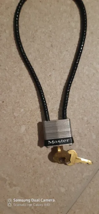 2 Lucchetti Master Lock con doppia chiave ognuno