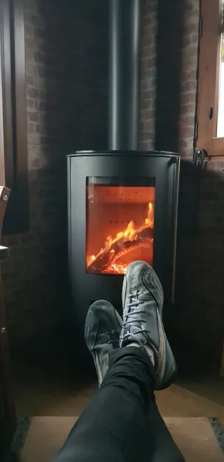 Chimenea de leña estanca negra + Máquina de pesas