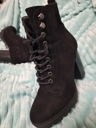 Botines negros tacón con cordones