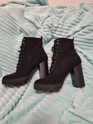 Botines negros tacón con cordones