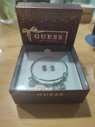 Set Pulsera y Pendientes Guess