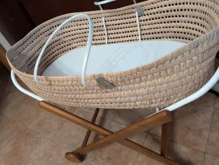 Moisés Capazo Mimbre con Soporte