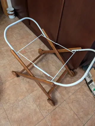 Moisés Capazo Mimbre con Soporte