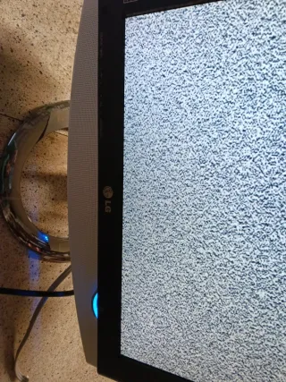 Monitor LG Multifunción Gris y Blanco 17 pulgadas.