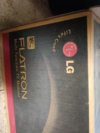 Monitor LG Multifunción Gris y Blanco 17 pulgadas.