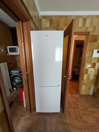 Frigorífico con congelador marca ok.