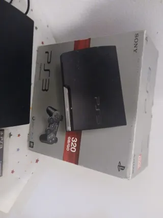 Consola PS3 con 2 juegos y 3 mandos