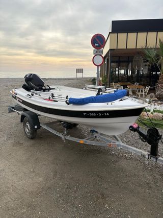 Barco Alboran 3,70 + Mercury 20cv + Remolque